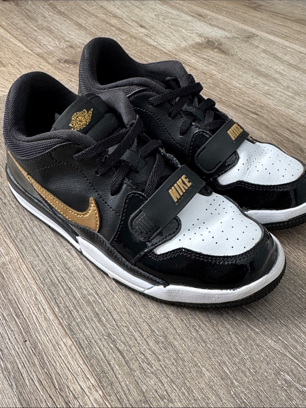 Air Jordan Legacy 312 Low PS Black Metallic Gold Basketball Shoes Boys Size 2.5 - Picture 3 of 10